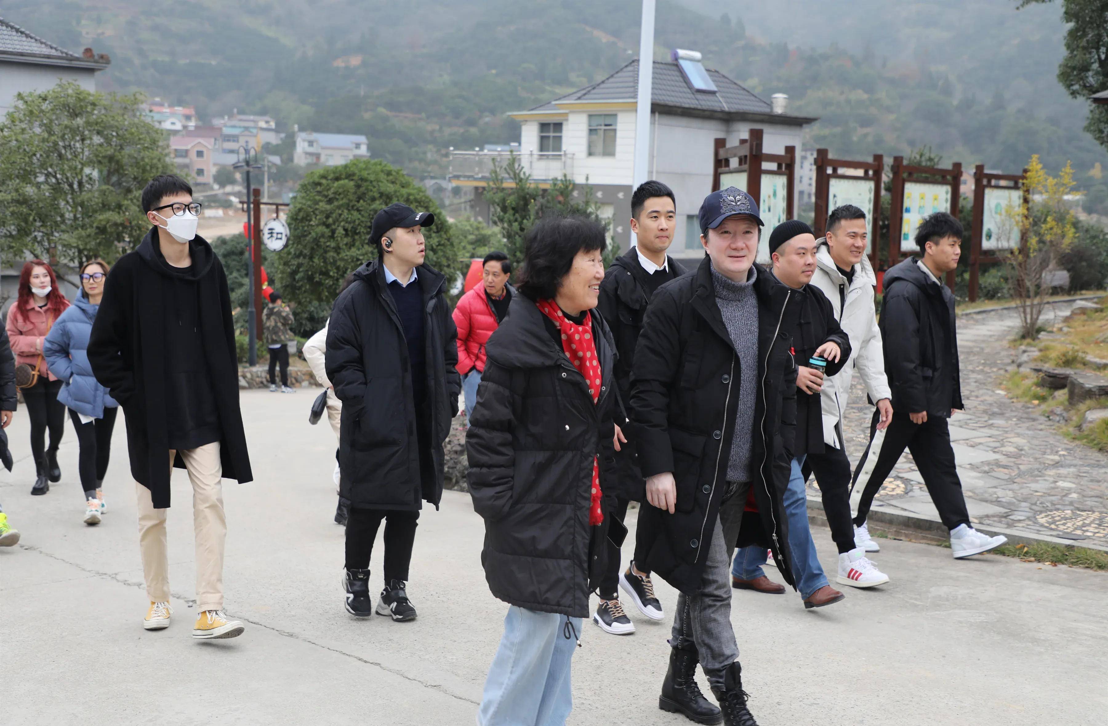 乌铅村的新领导，引领变革，塑造未来